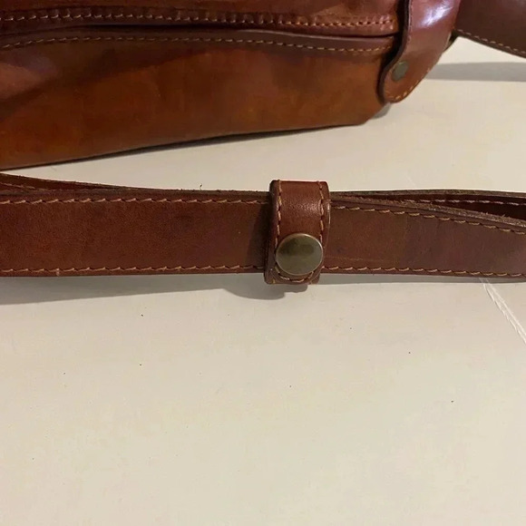 I Medici brown distressed leather shoulder bag - Picture 10 of 14